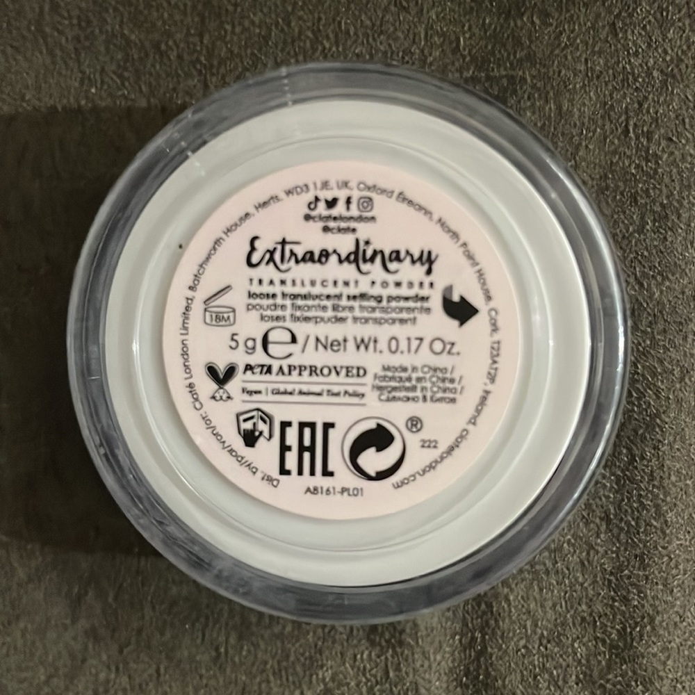 ๐4/$25๐ Extraordinary Translucent Powder - Picture 2 of 3